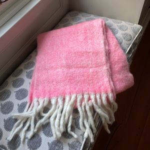 Fluffly pink scarf / wrap with white fringe by Erfurt